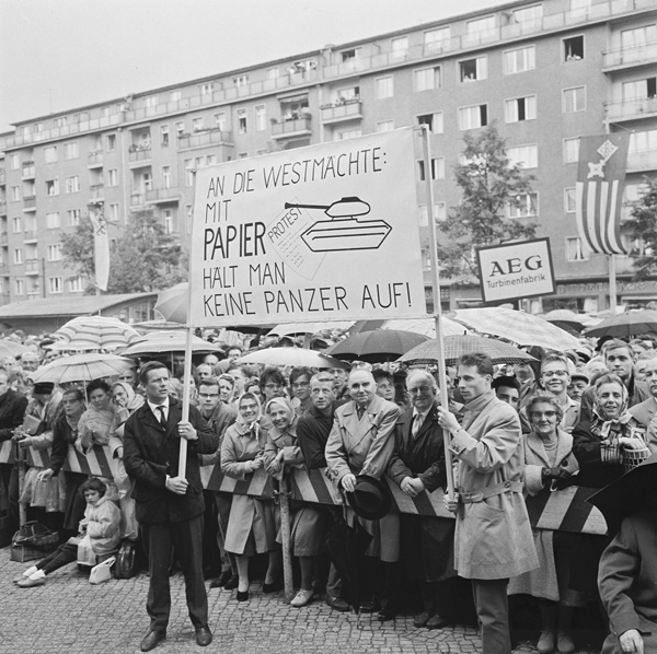 Demonstration by West Berliners (August 16, 1961)